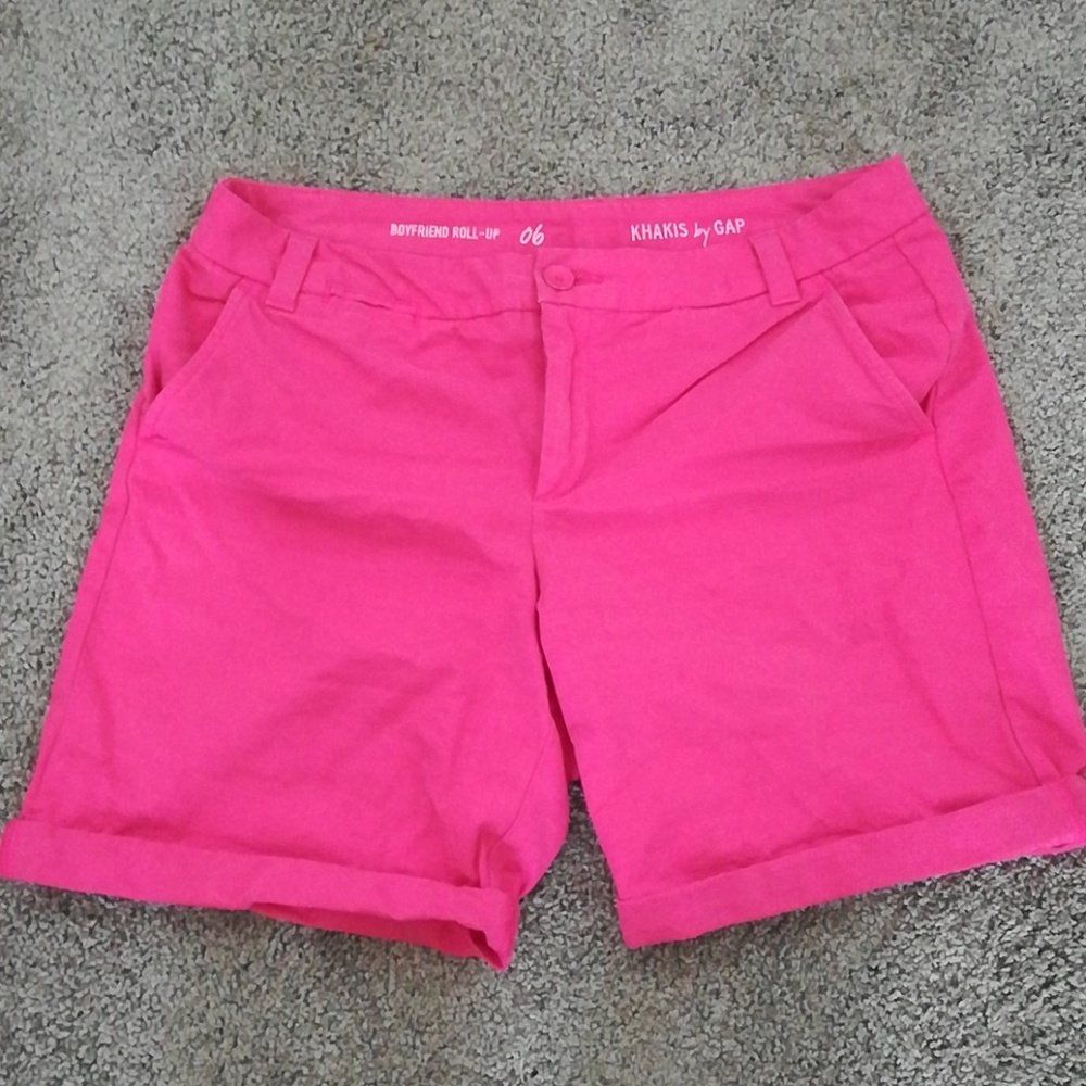 Boyfriend Roll-Up size 6 pink khaki Gap shorts